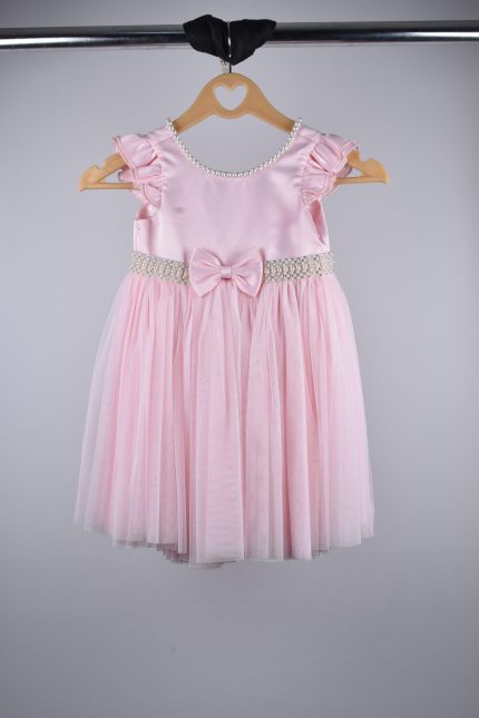 Vestido con listón y perlas