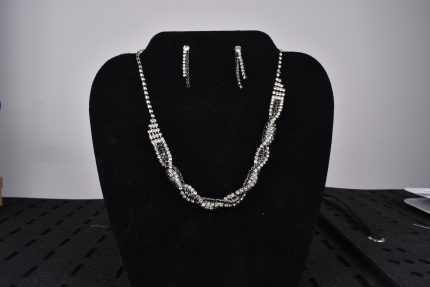 Cadena más arete directo de joyería