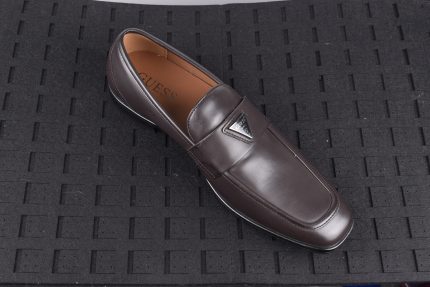 Zapato marcas Guess color marrón