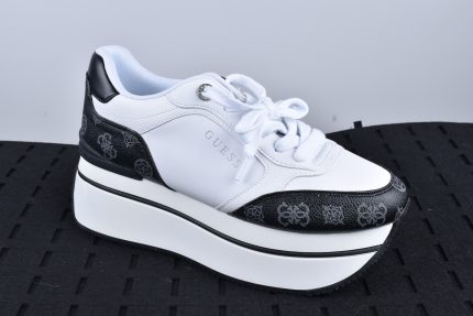 Zapatillas marca Guess
