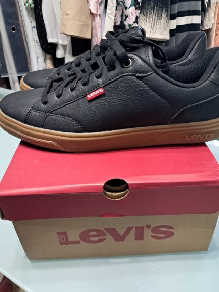 Zapatos de cuero marca Levi's, color negro (PROXIMAMENTE) – reserva
