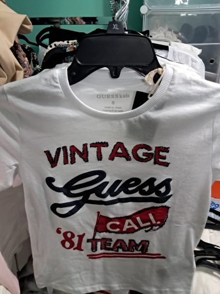Polos de niños, marca Guess con estampado alto relieve, 100 % algodón