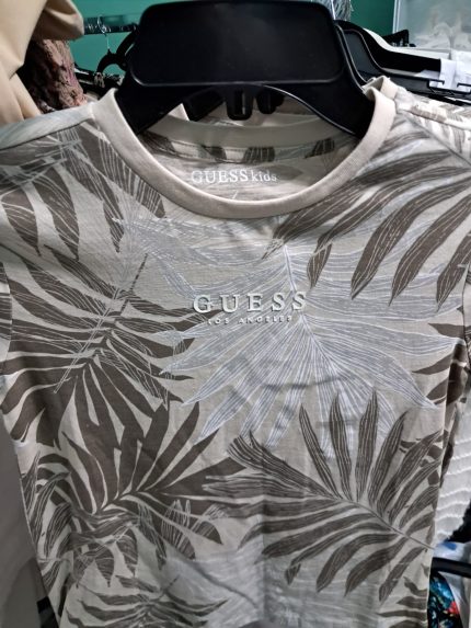 Polos de niños marca Guess, con estampado alto relieve, 100% algodón