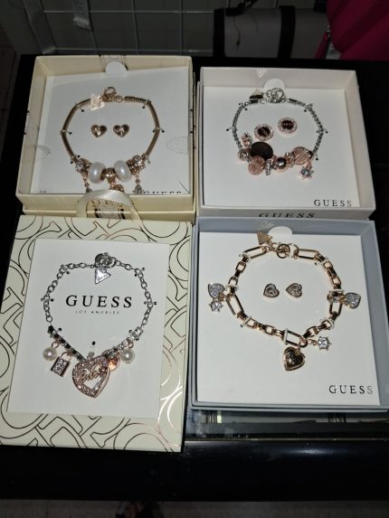 Hermosas pulseras marca Guess